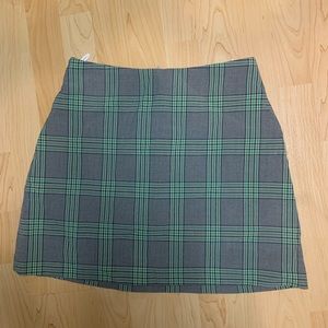 Aritzia - classic mini skirt (plaid)